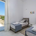 Seashore - Luxury Beachfront - Pool & Sea View * 라카니아