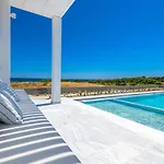Seashore - Luxury Beachfront - Pool & Sea View 빌라 라카니아