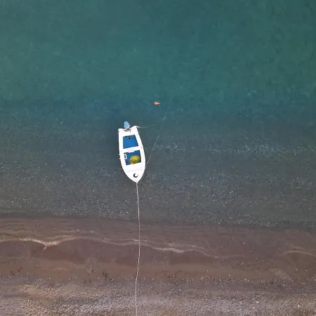Seashore - Luxury Beachfront - Pool & Sea View * 라카니아