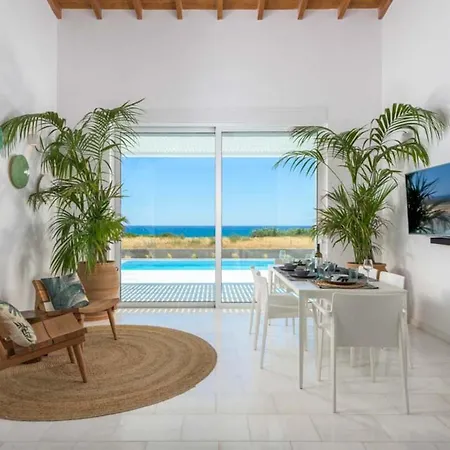 Seashore - Luxury Beachfront - Pool & Sea View *