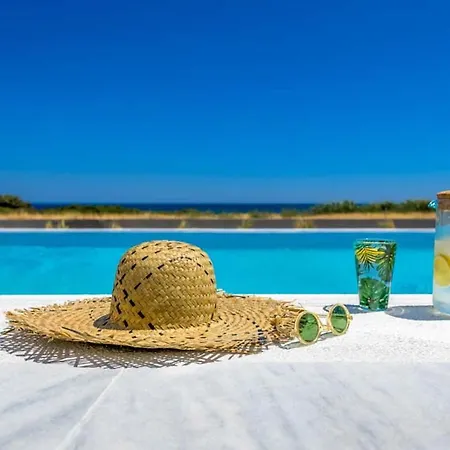 Vilă Seashore - Luxury Beachfront - Pool & Sea View Lachania