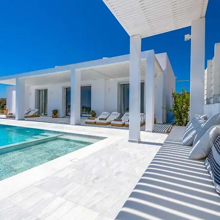 Seashore - Luxury Beachfront - Pool & Sea View Lakhania