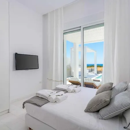 Vilă Seashore - Luxury Beachfront - Pool & Sea View Lachania