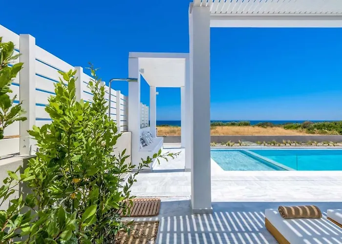 Seashore - Luxury Beachfront - Pool & Sea View