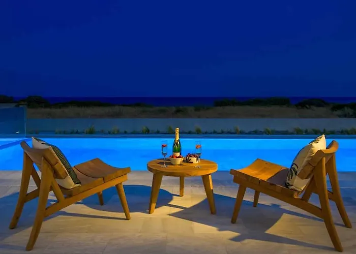 Seashore - Luxury Beachfront - Pool & Sea View 빌라 라카니아