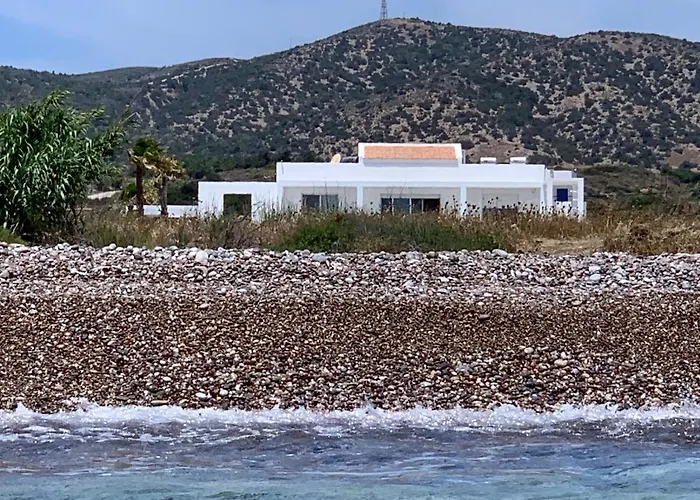 Seashore - Luxury Beachfront - Pool & Sea View