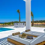 Seashore - Luxury Beachfront - Pool & Sea View *