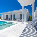 Seashore - Luxury Beachfront - Pool & Sea View Lakhania