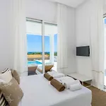 Seashore - Luxury Beachfront - Pool & Sea View Vila *