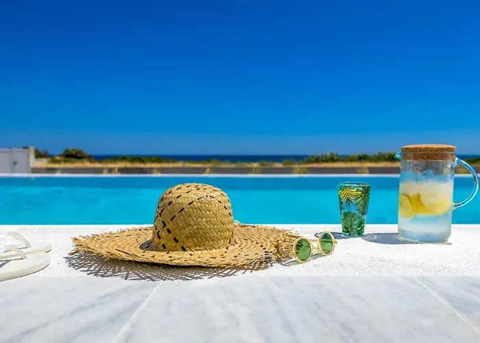 Villa Seashore - Luxury Beachfront - Pool & Sea View Lakhania