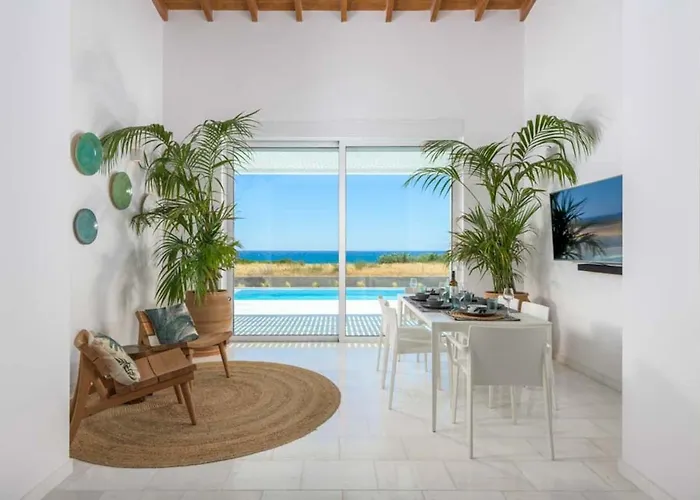 Seashore - Luxury Beachfront - Pool & Sea View *